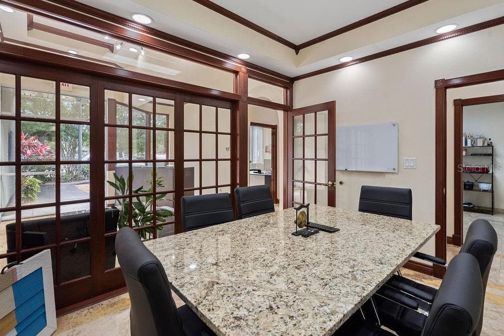 7901 KINGSPOINTE PARKWAY — photo 3 of 21