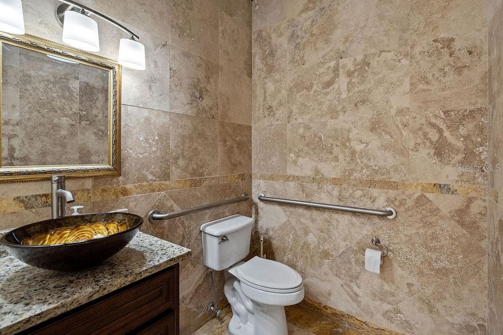 7901 KINGSPOINTE PARKWAY — photo 12 of 21
