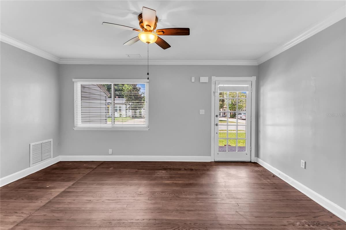 220 GRANT STREET — photo 4 of 46