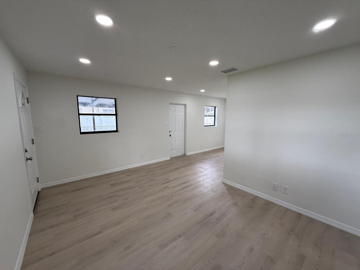430 LUCILLE STREET — photo 15 of 30