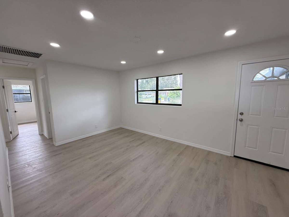 430 LUCILLE STREET — photo 4 of 30
