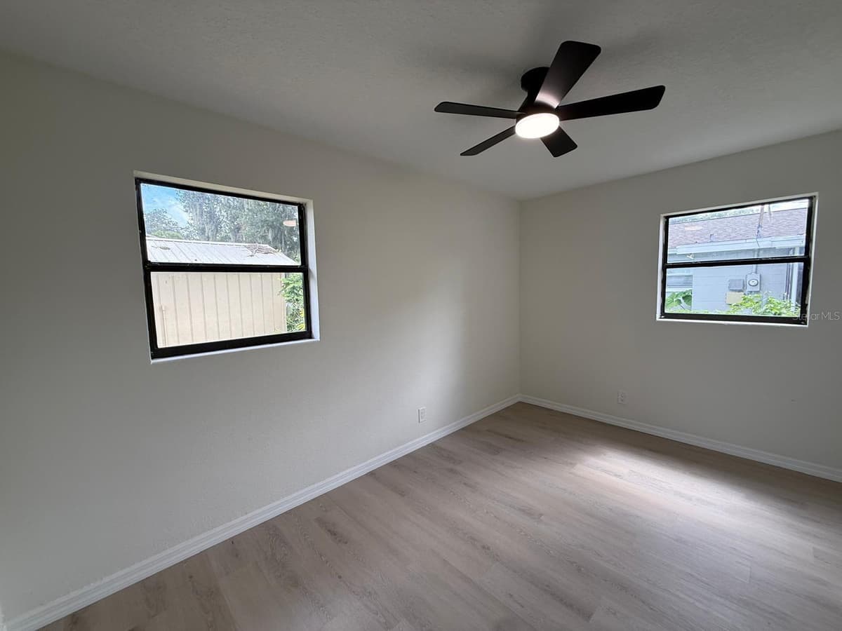 430 LUCILLE STREET — photo 10 of 30