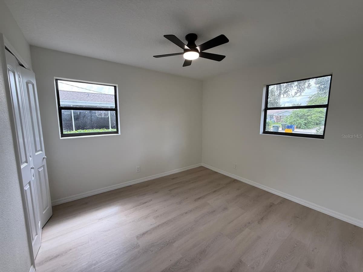 430 LUCILLE STREET — photo 9 of 30