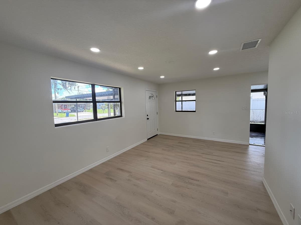430 LUCILLE STREET — photo 26 of 30