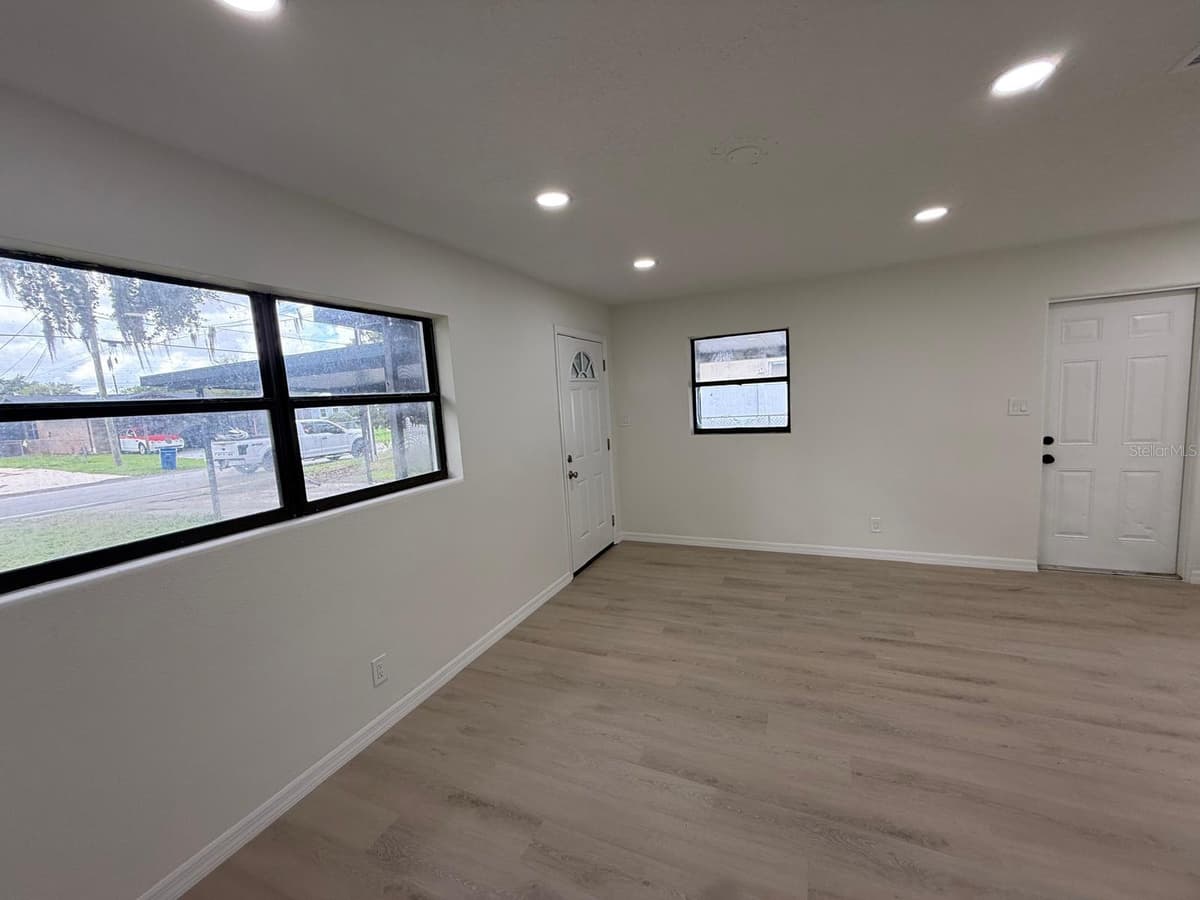 430 LUCILLE STREET — photo 13 of 30