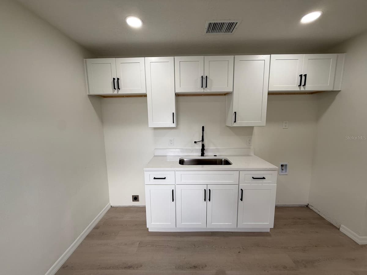 430 LUCILLE STREET — photo 8 of 30