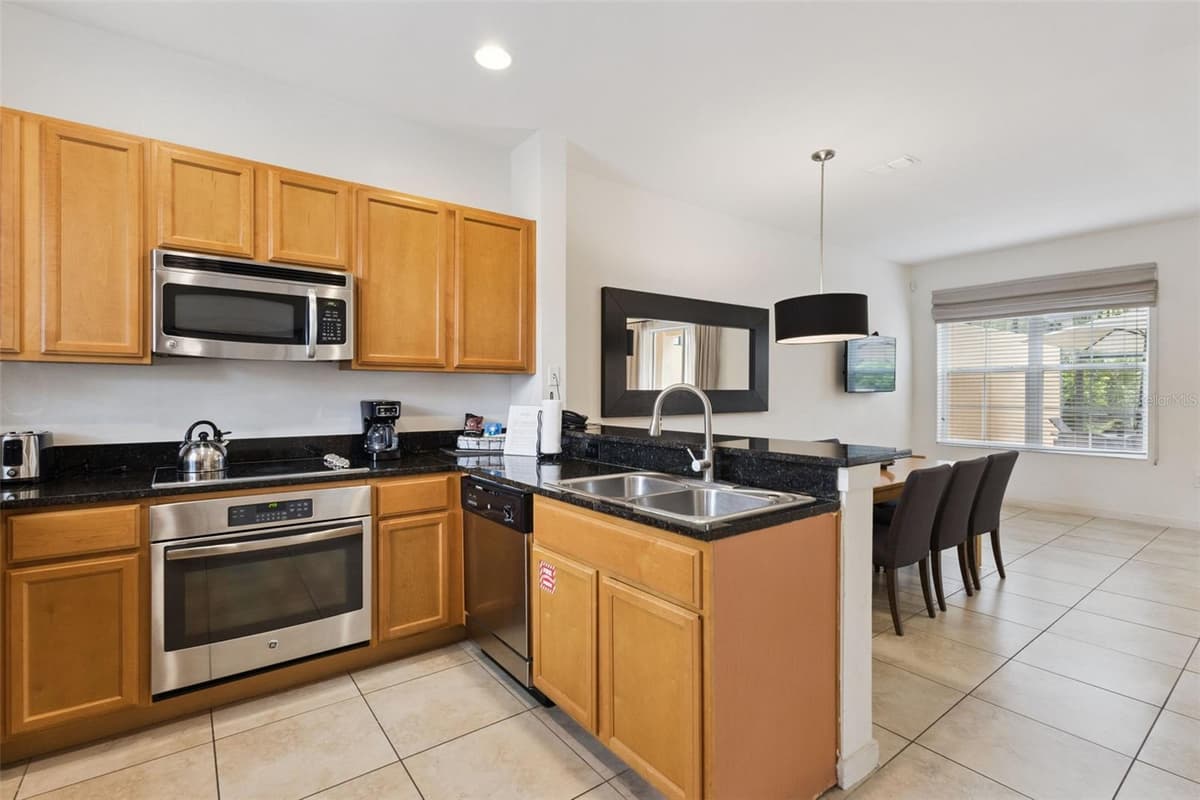 2711 COUPE STREET — photo 6 of 33