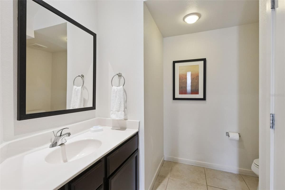 2711 COUPE STREET — photo 12 of 33