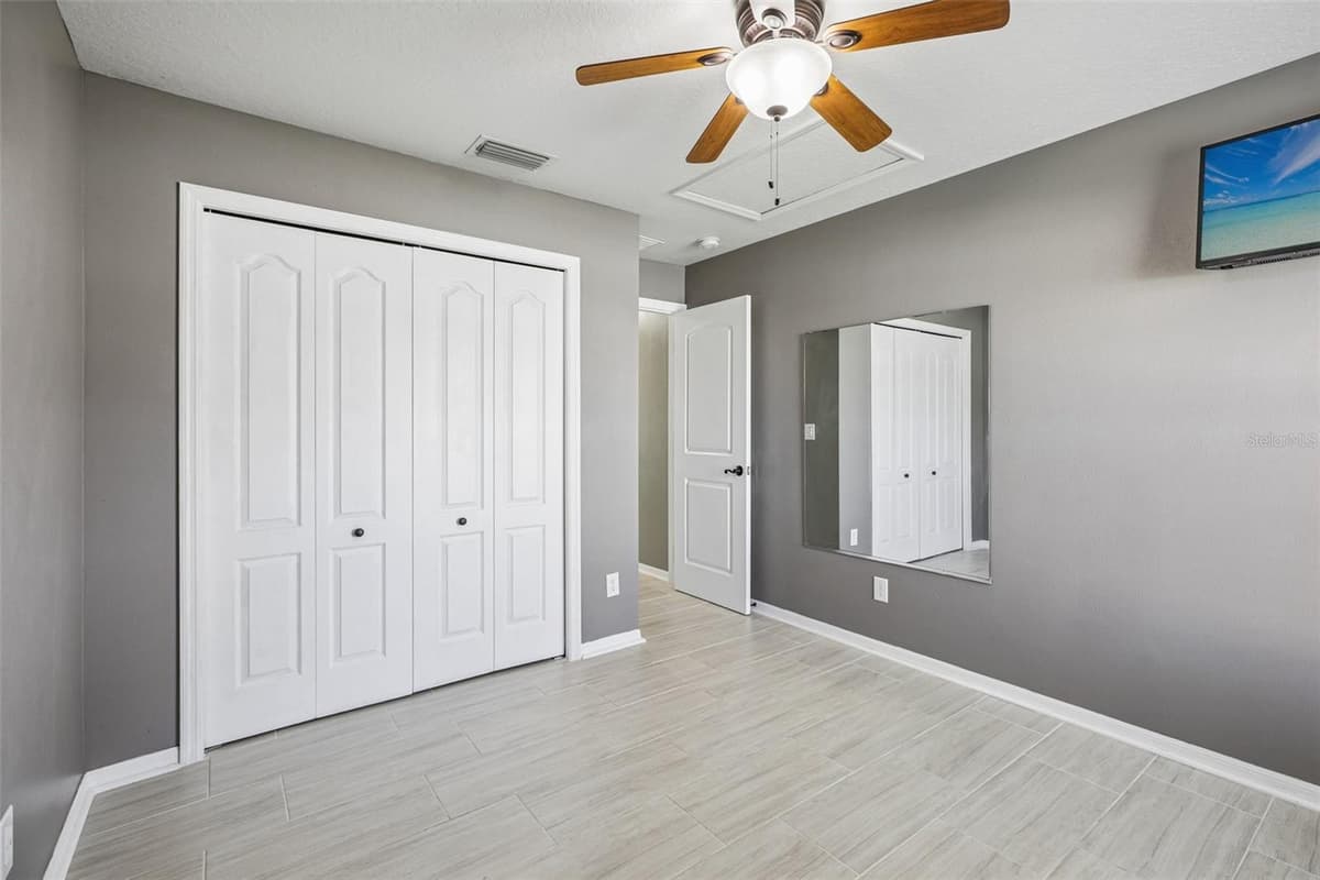 5705 89TH PLACE — photo 36 of 54