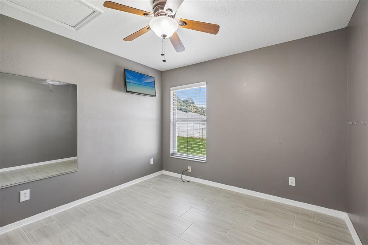 5705 89TH PLACE — photo 37 of 54