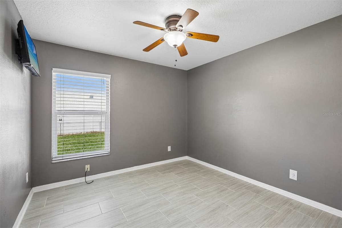 5705 89TH PLACE — photo 34 of 54
