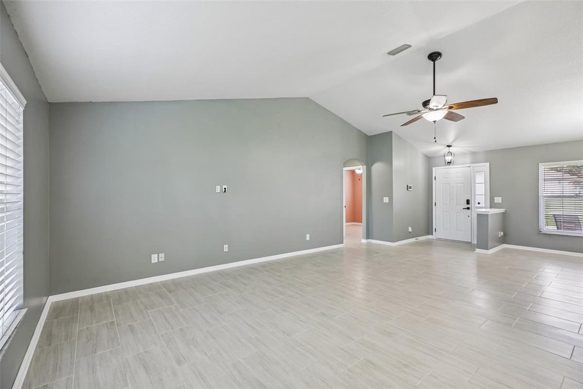5705 89TH PLACE — photo 14 of 54
