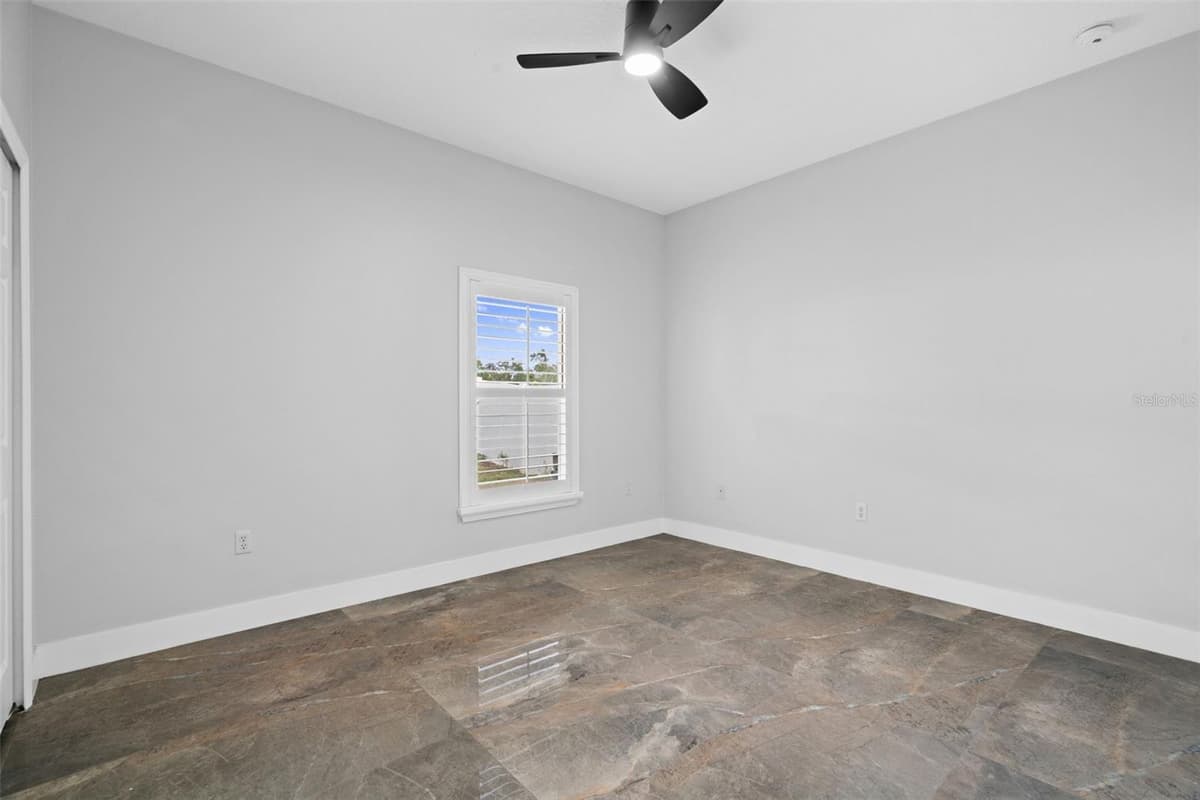 3059 HOBAN AVENUE — photo 24 of 72