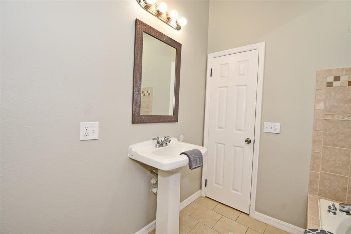 1792 PAM CIRCLE — photo 35 of 54