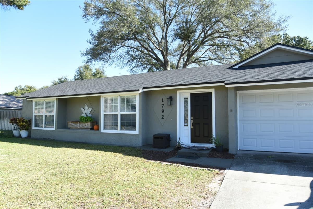 1792 PAM CIRCLE — photo 2 of 54