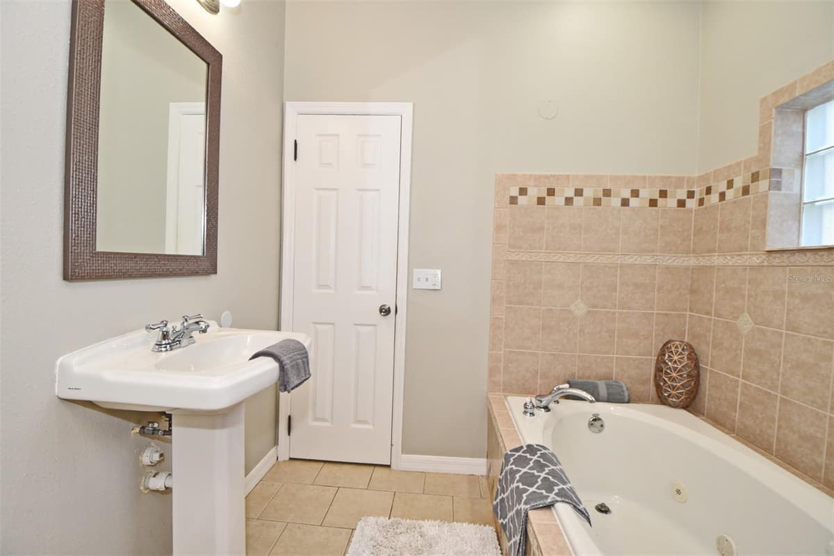 1792 PAM CIRCLE — photo 36 of 54