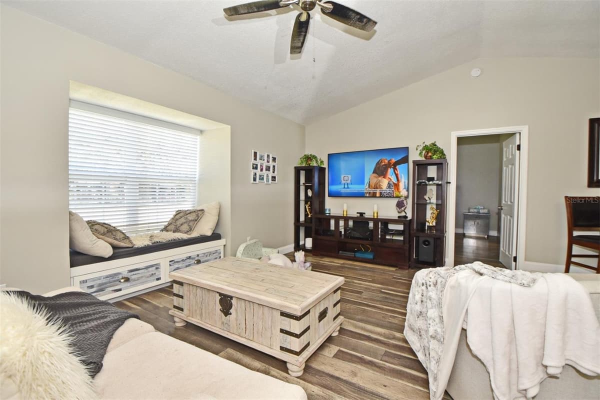 1792 PAM CIRCLE — photo 13 of 54