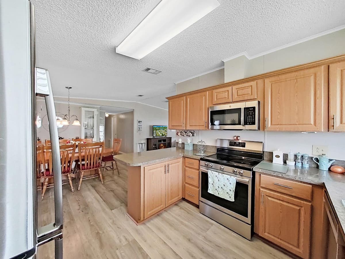 4950 FOXWOOD BLVD — photo 15 of 32