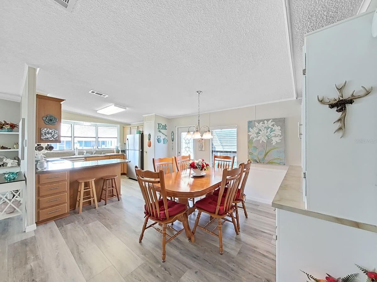 4950 FOXWOOD BLVD — photo 13 of 32