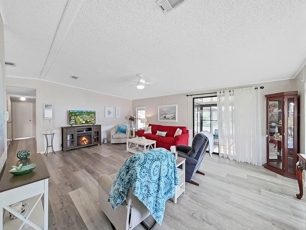 4950 FOXWOOD BLVD — photo 11 of 32