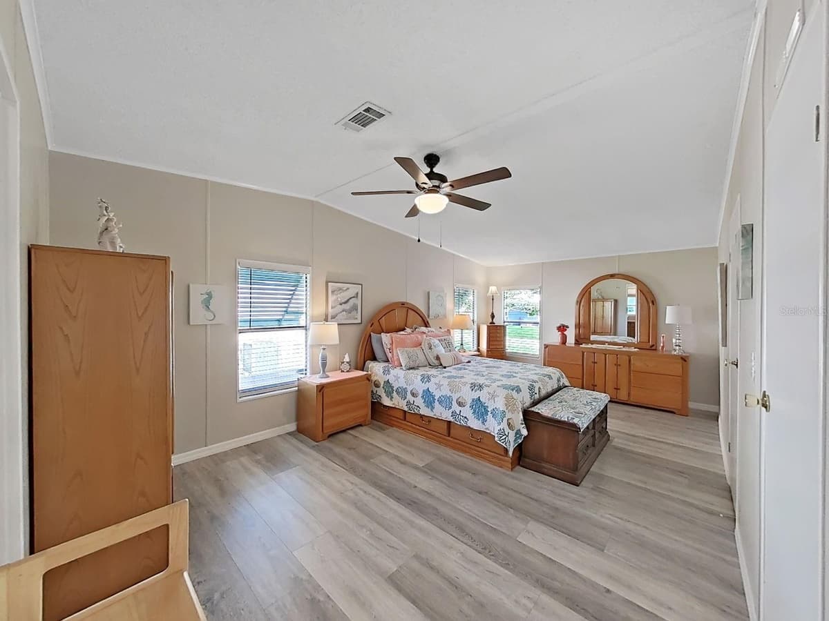 4950 FOXWOOD BLVD — photo 17 of 32