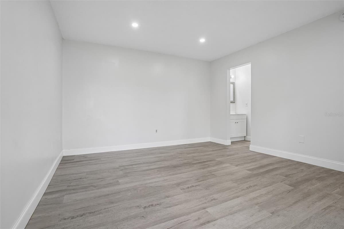 546 ORANGE DRIVE — photo 10 of 26