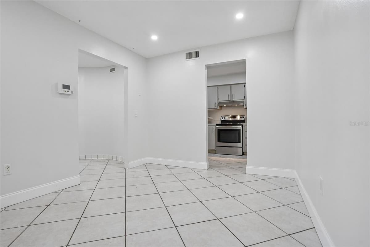546 ORANGE DRIVE — photo 4 of 26