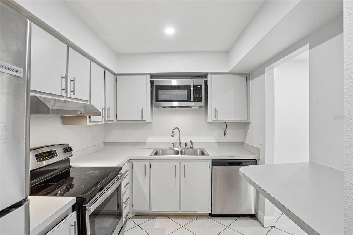 546 ORANGE DRIVE — photo 7 of 26