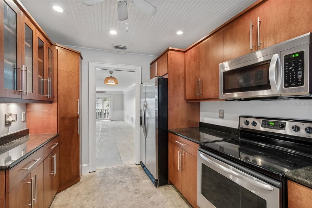 139 BLUFF VIEW DRIVE — photo 5 of 43