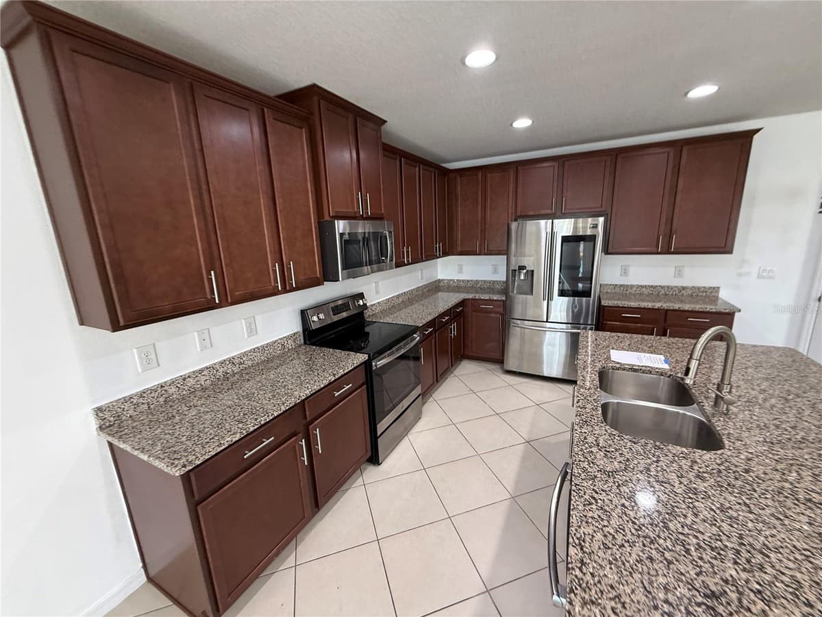 11301 HUDSON HILLS LANE — photo 2 of 13