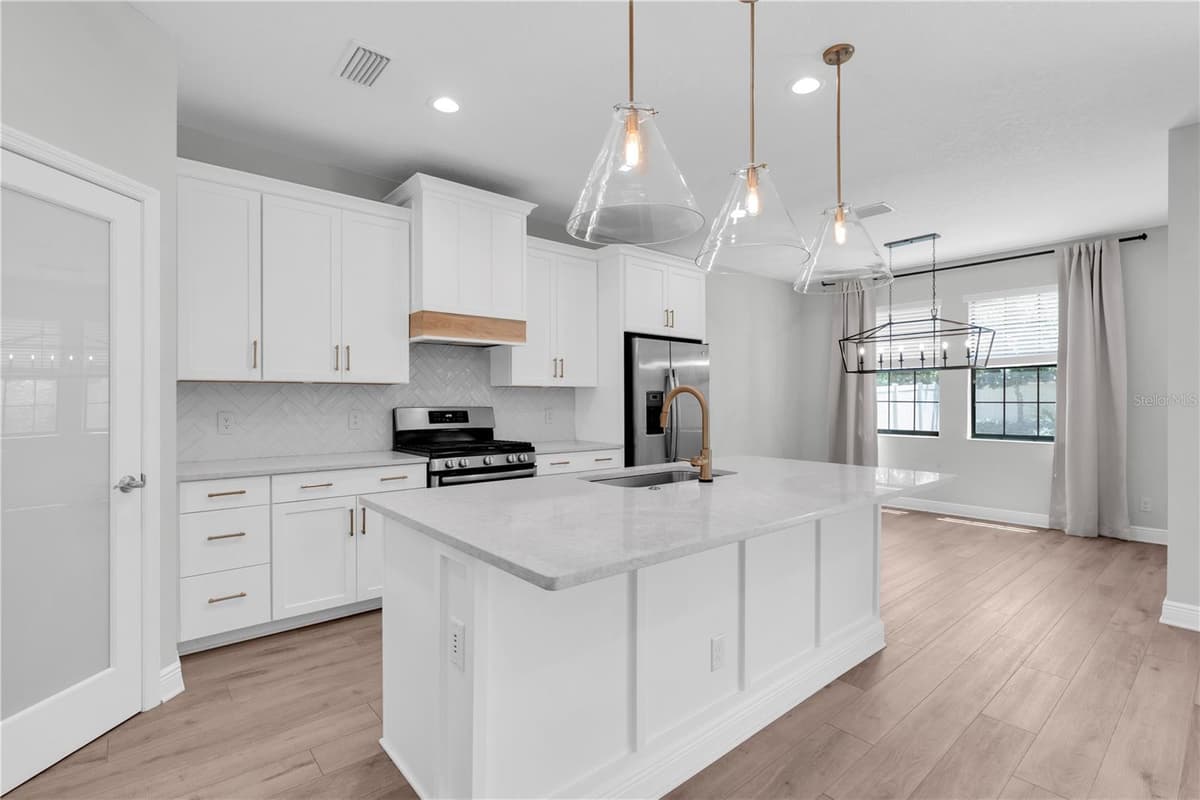13105 PAYTON STREET — photo 8 of 56