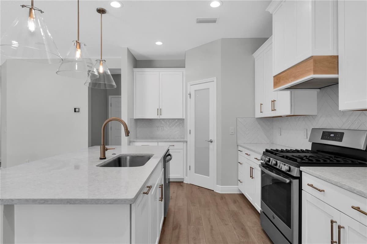 13105 PAYTON STREET — photo 7 of 56