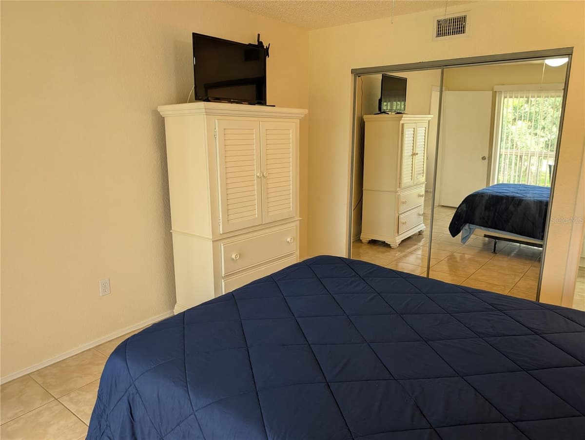 1051 FORREST NELSON BOULEVARD — photo 12 of 22