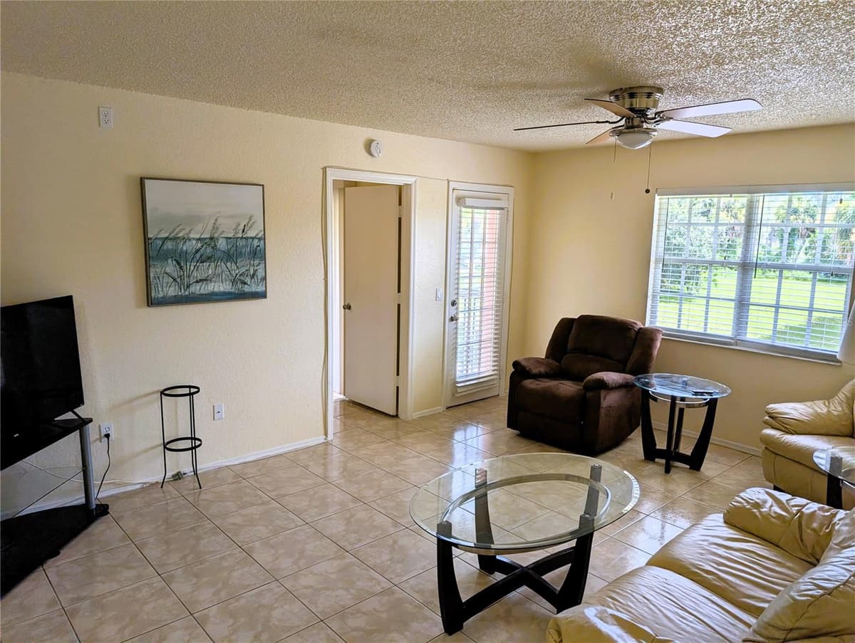 1051 FORREST NELSON BOULEVARD — photo 4 of 22