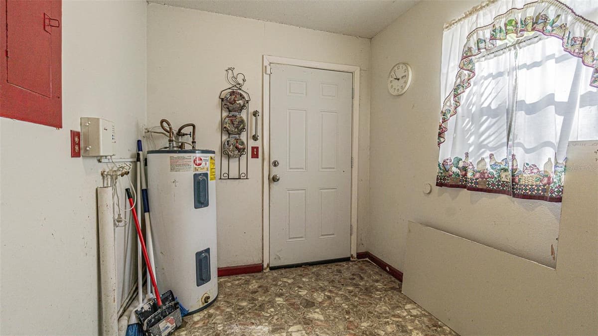 3902 AUTUMN PALM DRIVE — photo 26 of 37