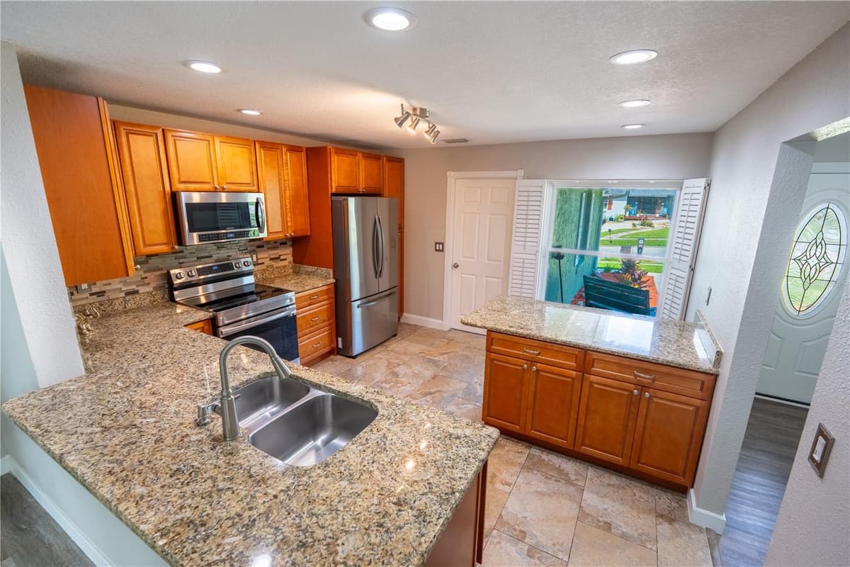 691 SHADY COURT — photo 3 of 21
