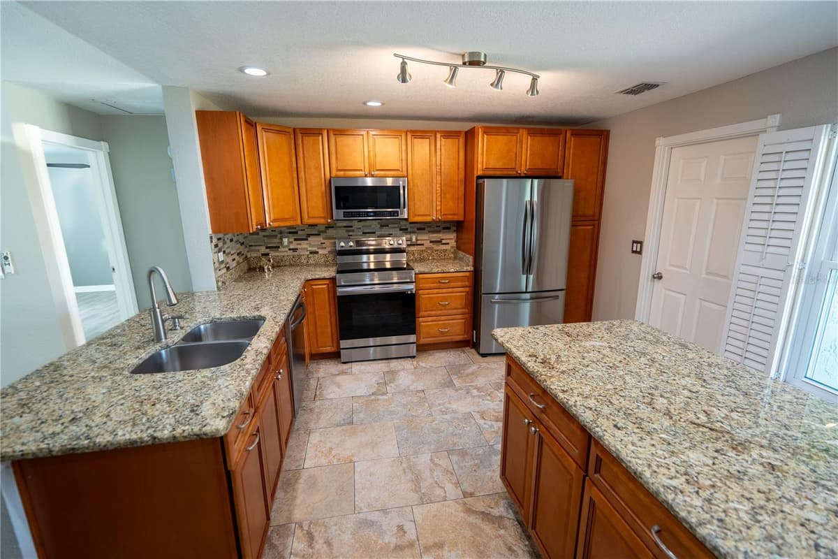 691 SHADY COURT — photo 4 of 21