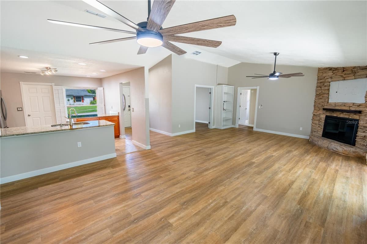 691 SHADY COURT — photo 2 of 21