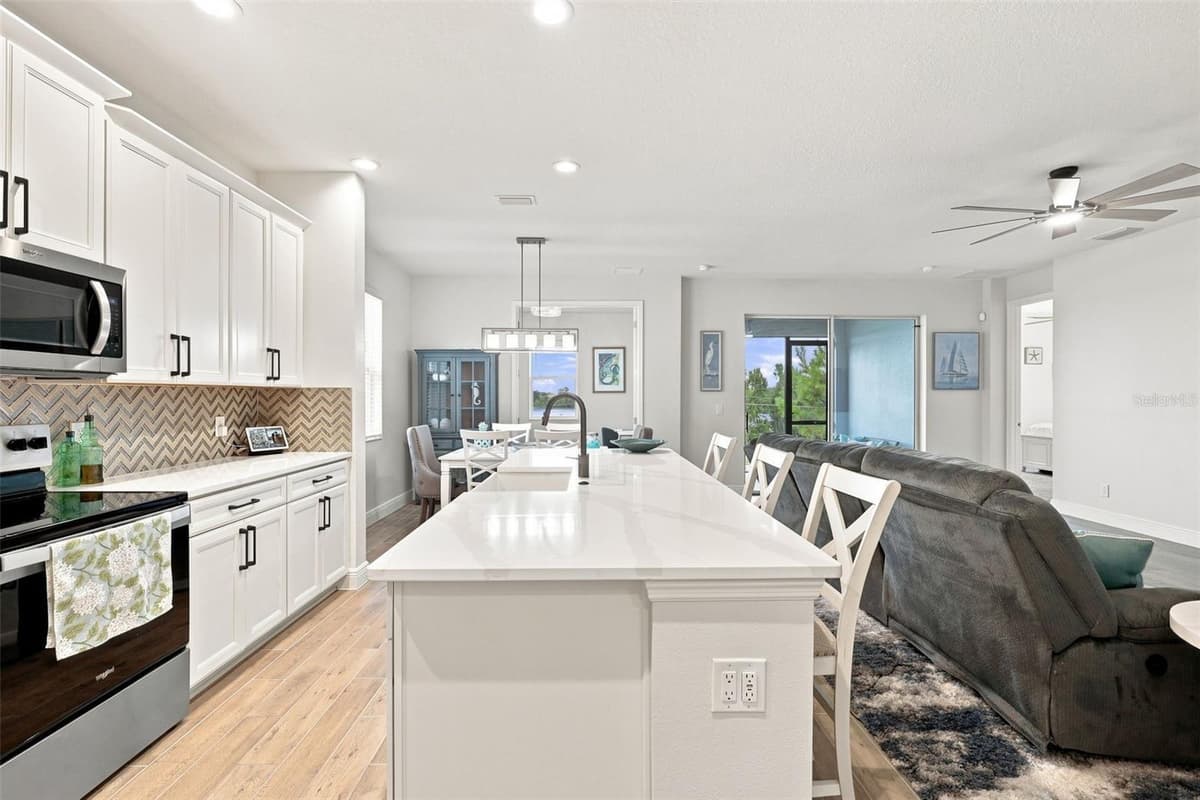 7126 ROLLING LEAF ROAD — photo 11 of 39