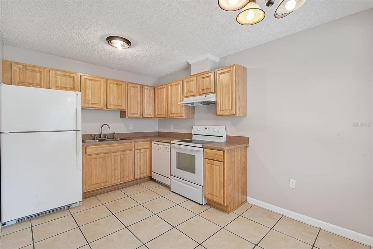 33 WELLWOOD LANE — photo 13 of 68
