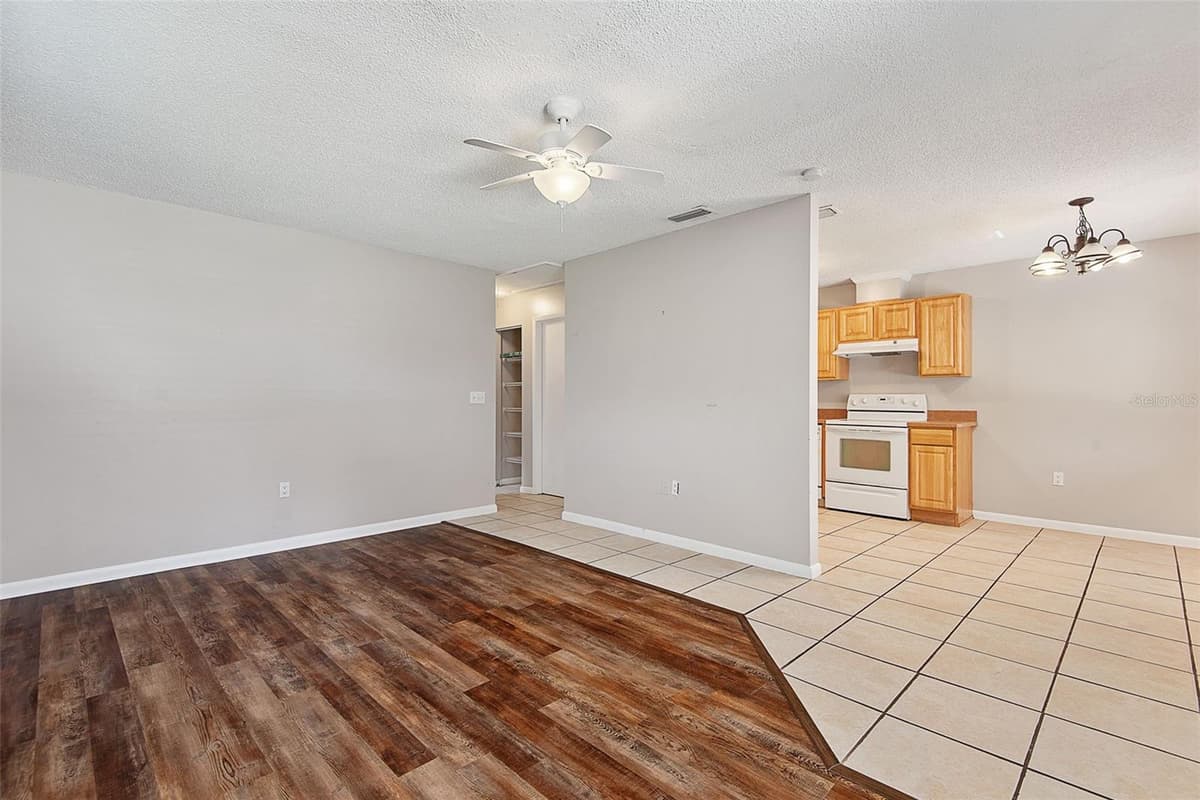 33 WELLWOOD LANE — photo 9 of 68