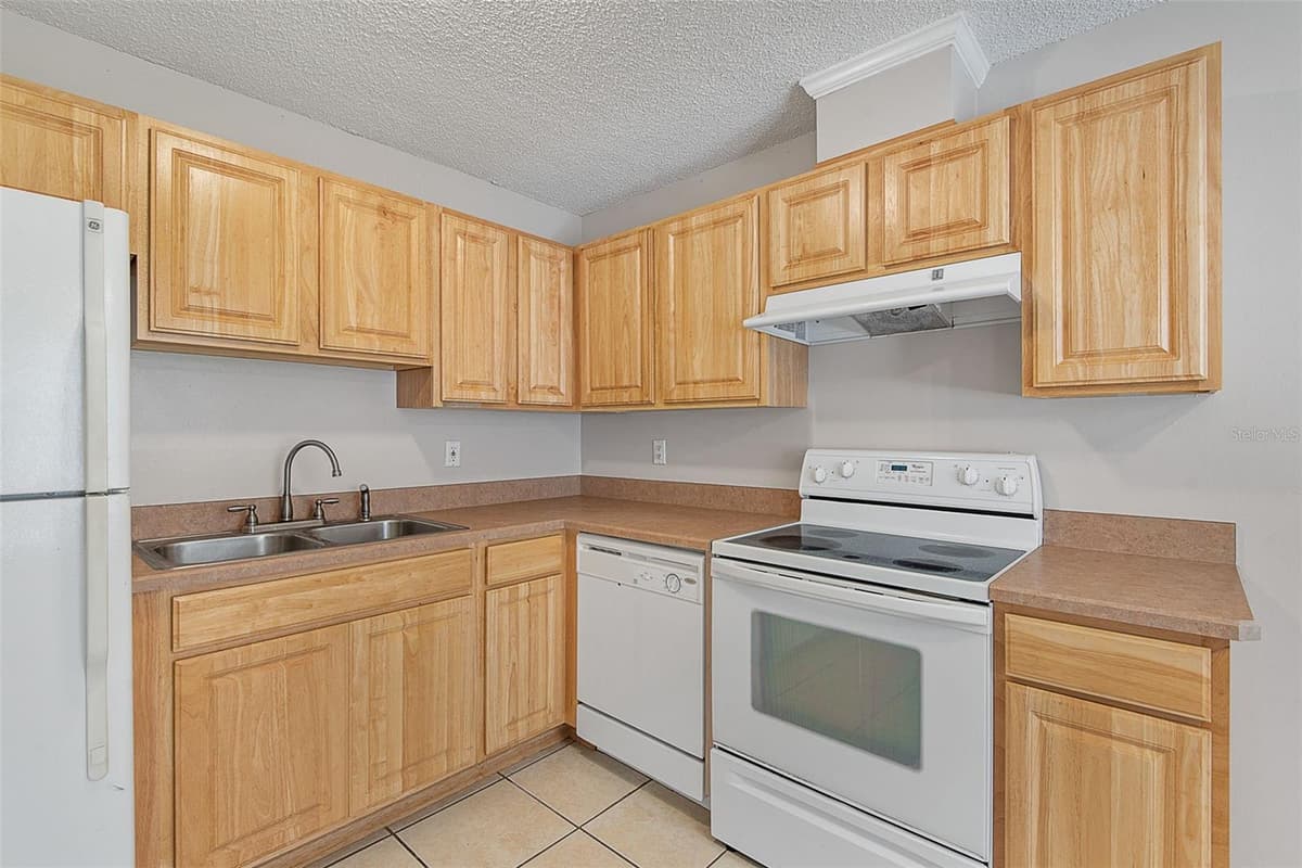 33 WELLWOOD LANE — photo 16 of 68
