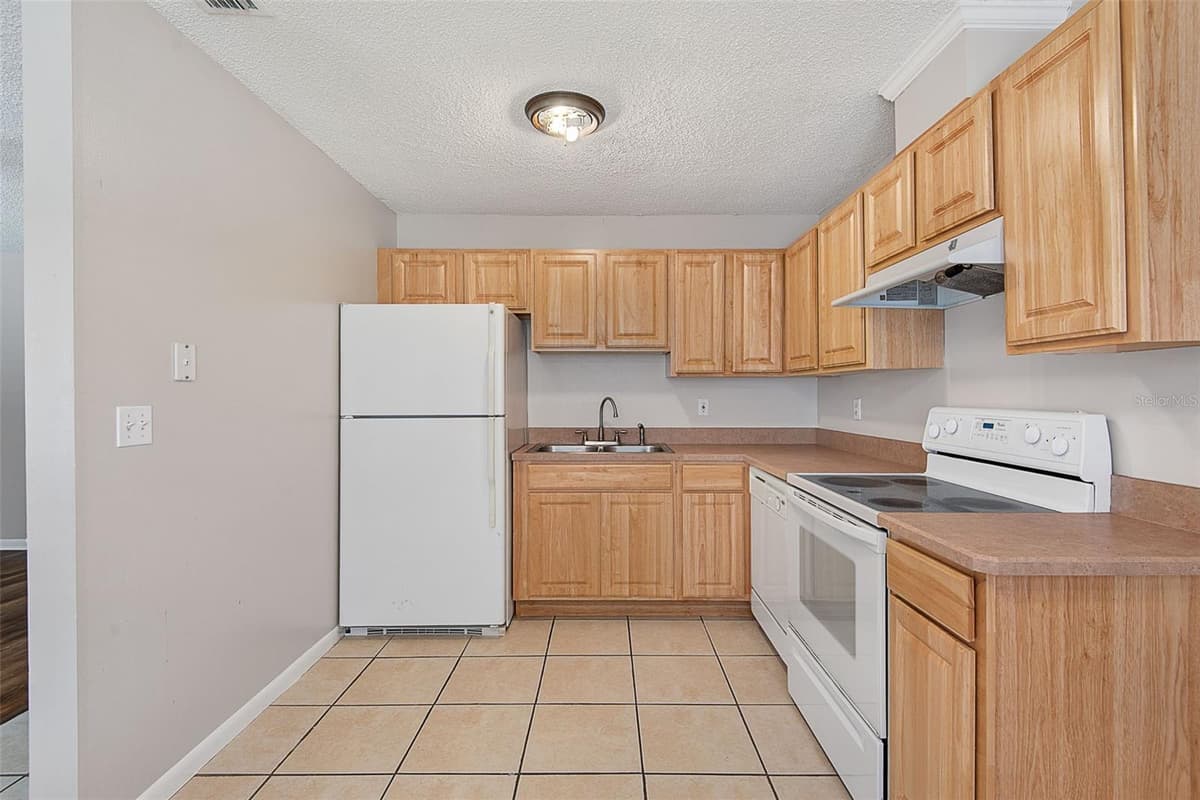 33 WELLWOOD LANE — photo 14 of 68