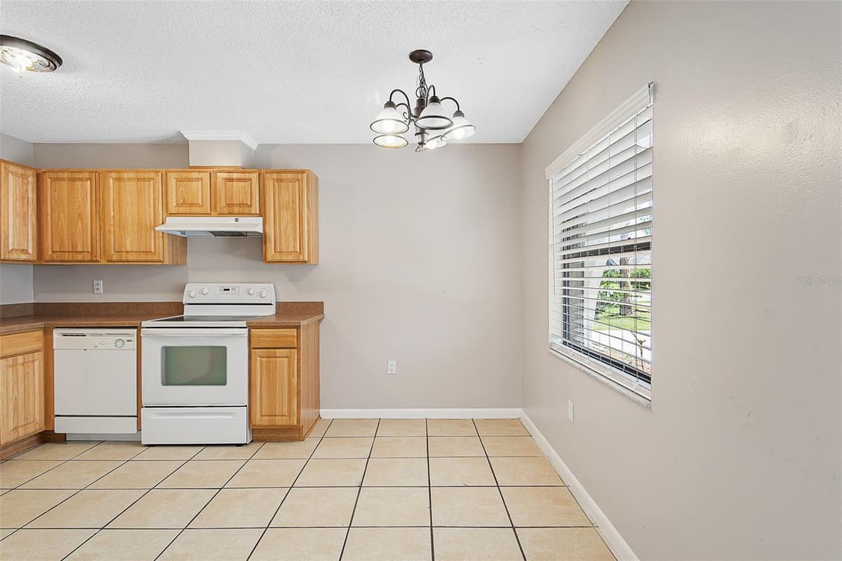 33 WELLWOOD LANE — photo 18 of 68