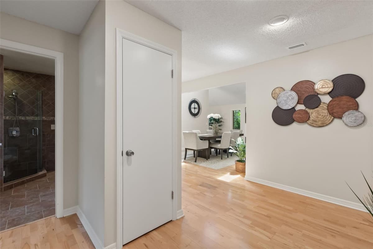 956 STONEWOOD LANE — photo 9 of 59