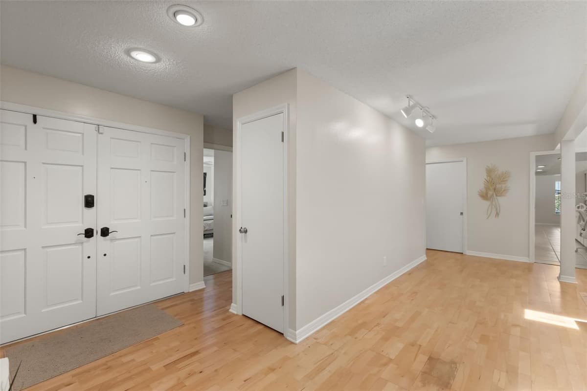 956 STONEWOOD LANE — photo 10 of 59