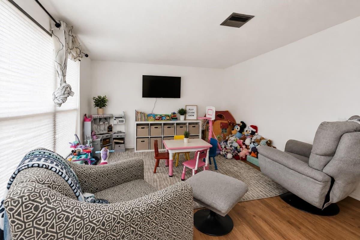394 KOSTNER STREET — photo 5 of 25