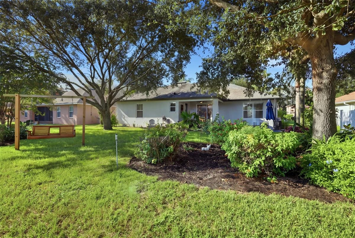 551 WOODFORD DRIVE — photo 38 of 53