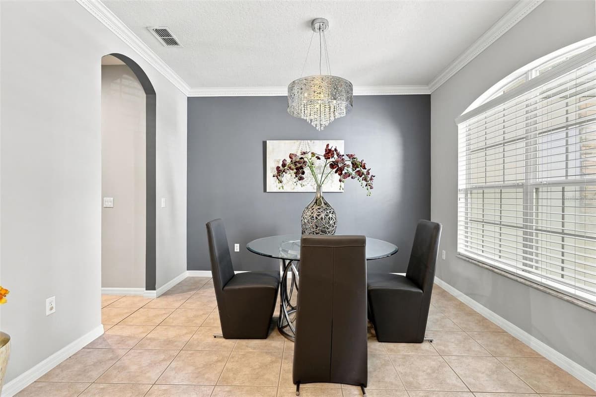 551 WOODFORD DRIVE — photo 6 of 53