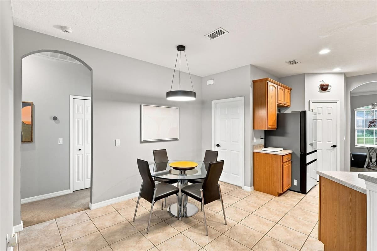 551 WOODFORD DRIVE — photo 17 of 53